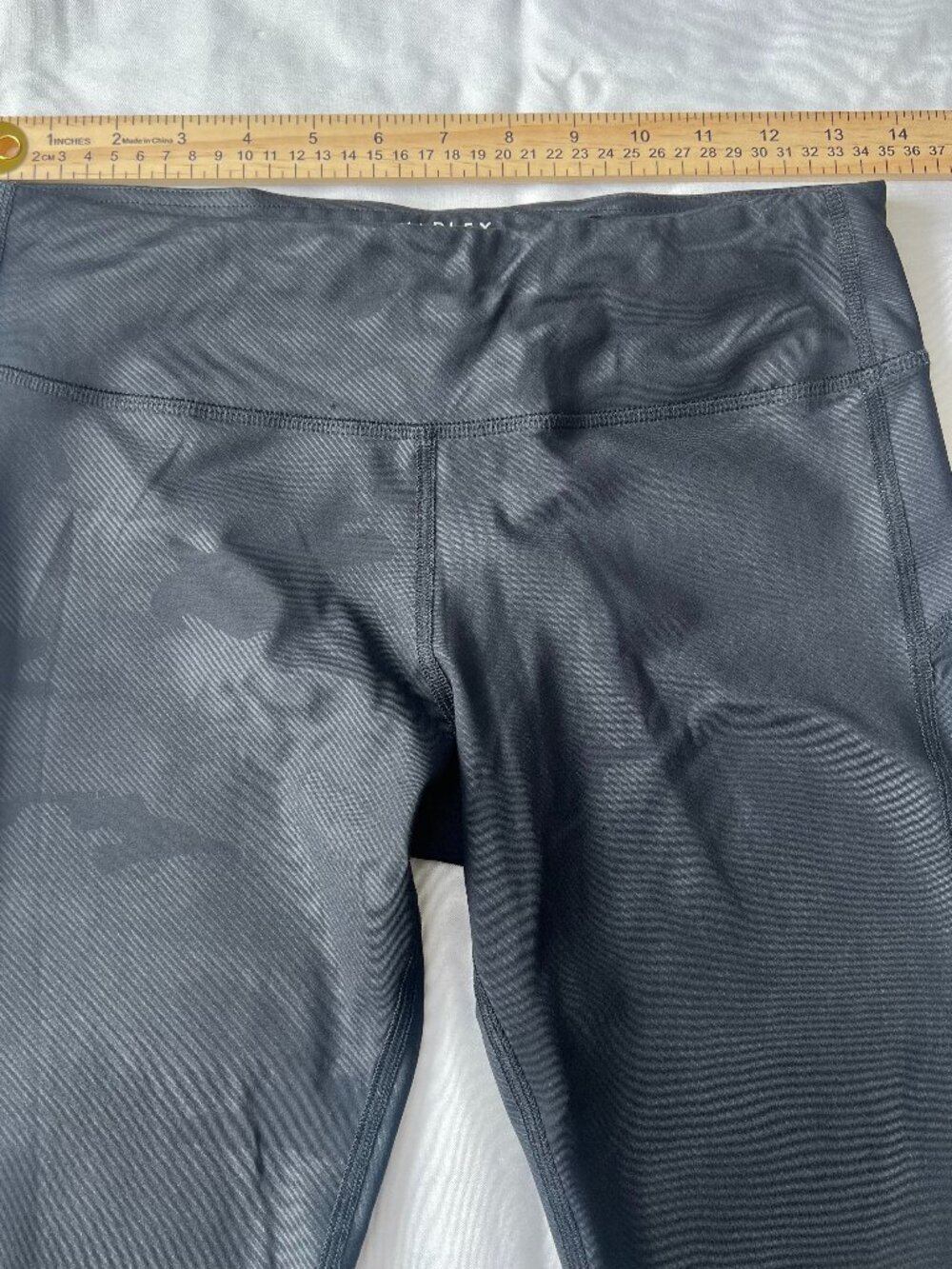 Varley Capri Leggings Womens Black Camo Mesh Cutouts Athletic Pants Size M - Picture 11 of 15